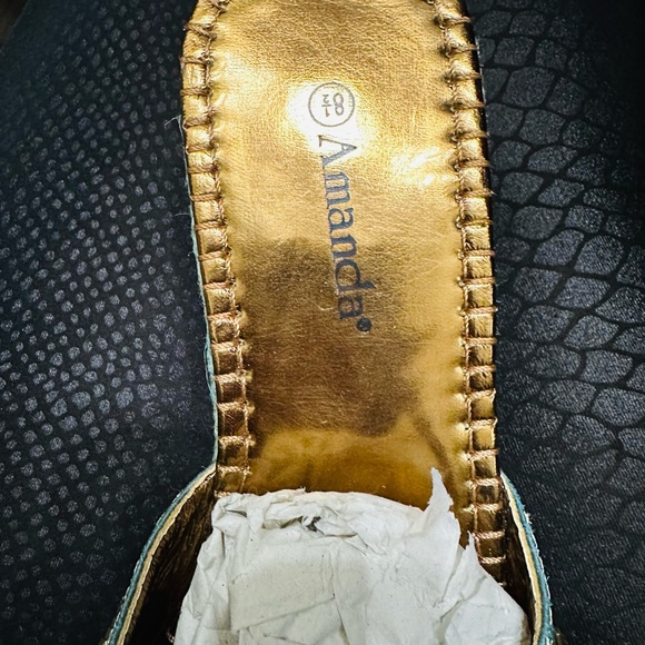 REDUCED! Make offer! Gorgeous fancy but casual shoes. Size 8.5 Amanda brand - Picture 3 of 6